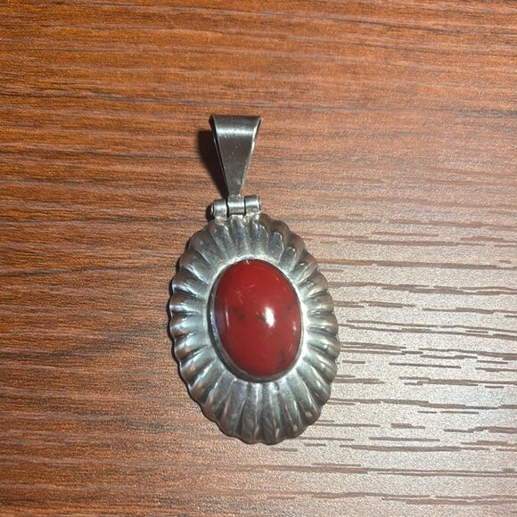 Vintage Silver and Red Stone Pendant Stamped 925 Mexico - Picture 2 of 7